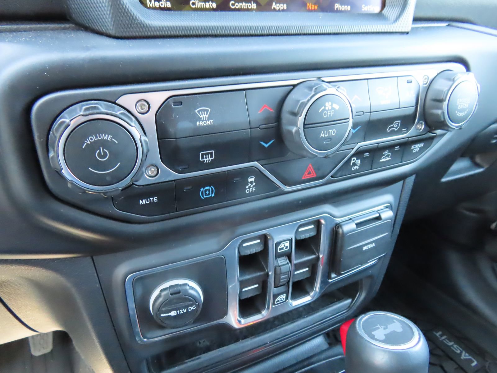 Used 2023 Jeep Wrangler Unlimited Sahara image 27