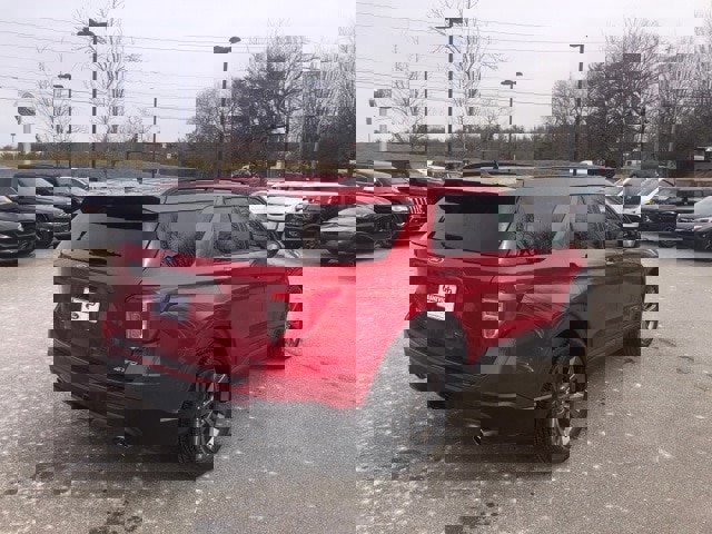 Certified 2021 Ford Explorer XLT w/ Equipment Group 202A image 4