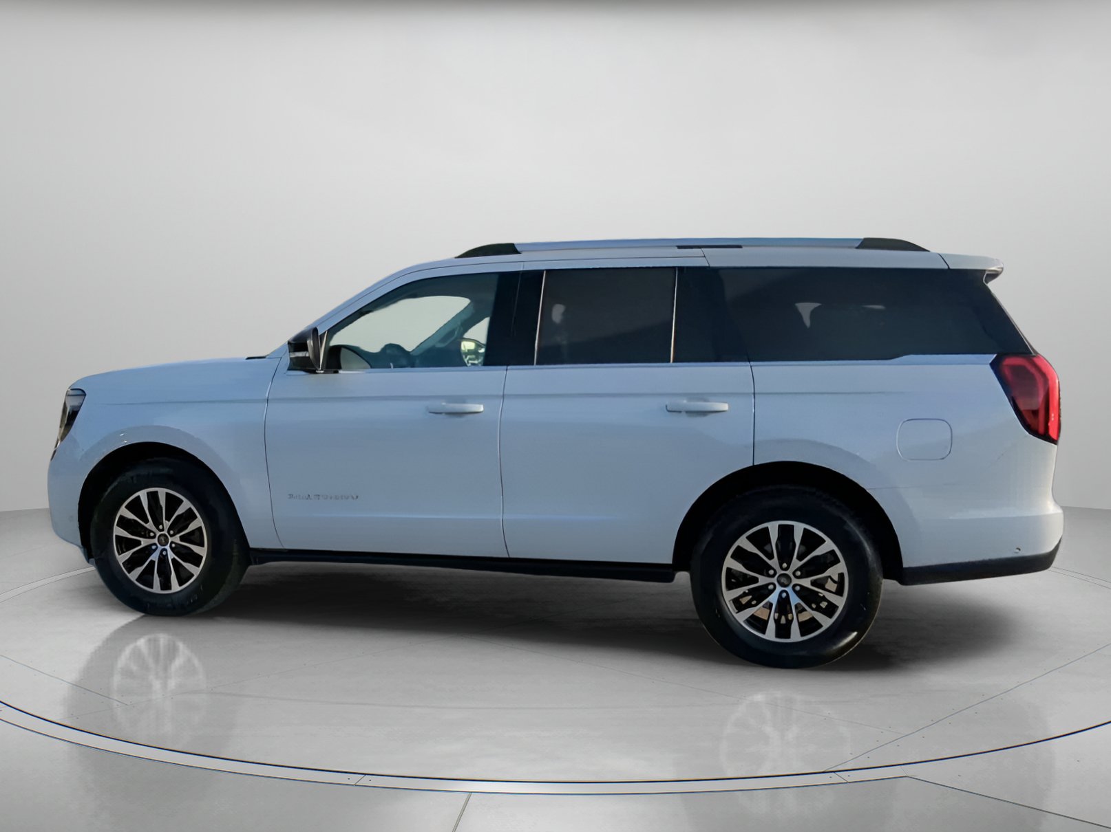Certified 2025 Ford Expedition Platinum AWD/4WD image 17