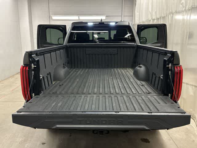 Used 2022 Toyota Tundra SR5 w/ SR5 Convenience Package AWD/4WD image 23
