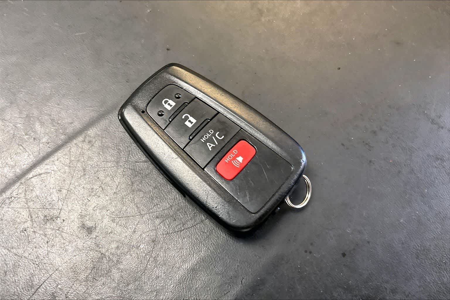 Used 2022 Toyota Prius Prime XLE FWD image 19
