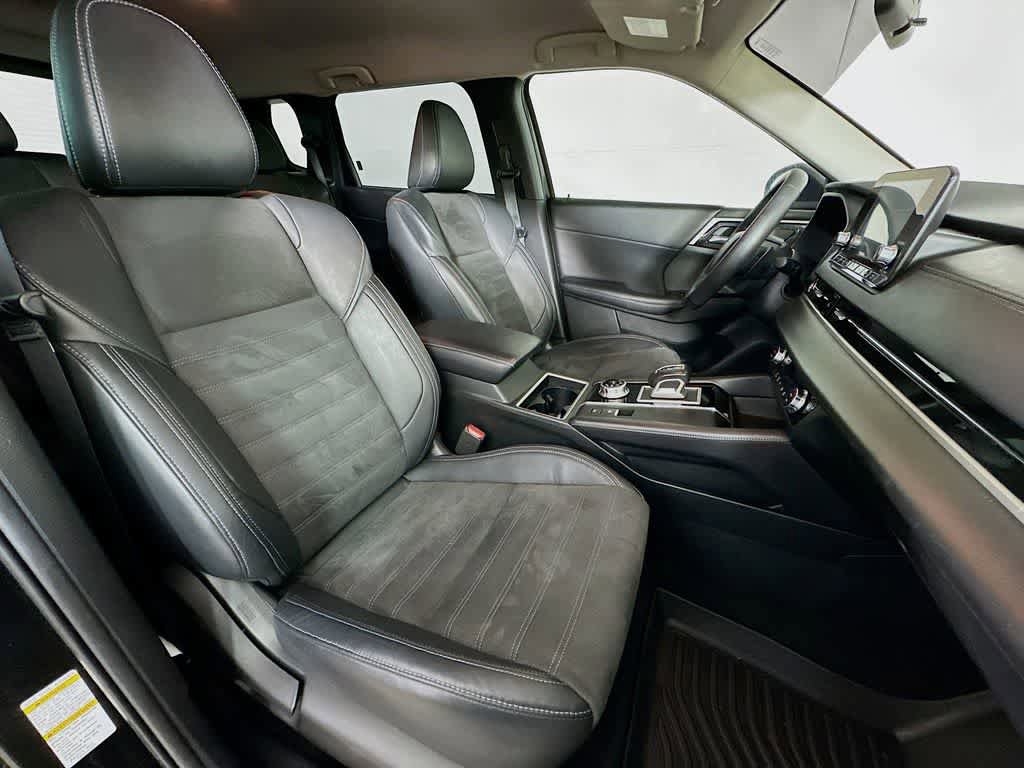 Used 2023 Mitsubishi Outlander SE FWD image 15