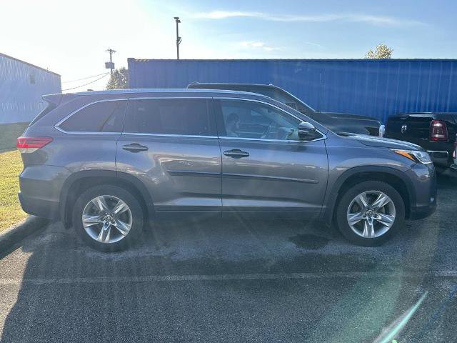 Used 2018 Toyota Highlander Limited w/ Protection Package #3 AWD/4WD image 3