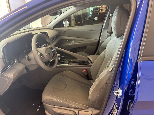Used 2023 Hyundai Elantra SEL FWD image 13