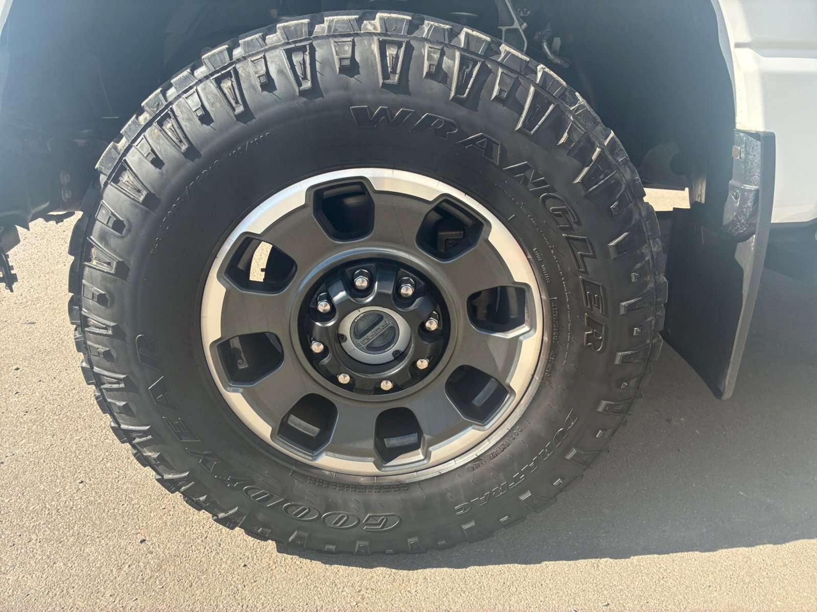 Certified 2023 Ford F250 Lariat w/ Tremor Off-Road Package image 12