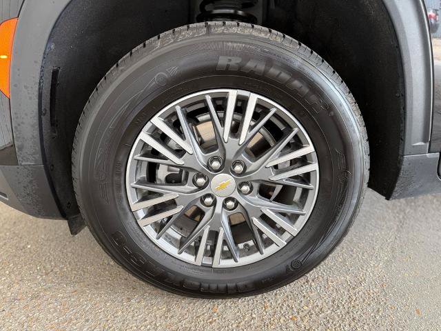 Used 2025 Chevrolet Traverse LT FWD image 32