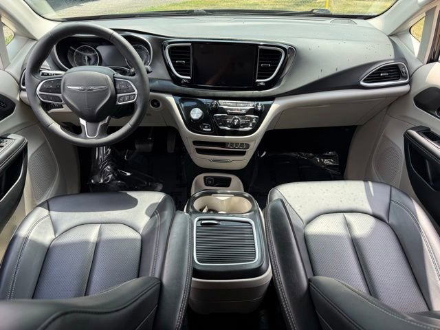 Used 2024 Chrysler Pacifica Touring-L FWD image 35
