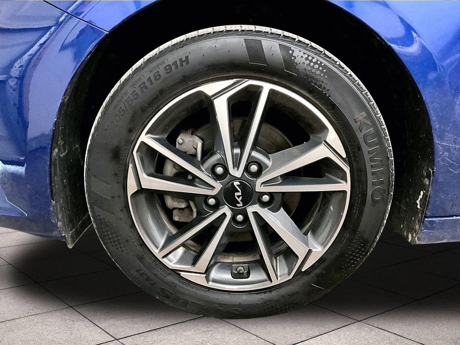 Used 2023 Kia Forte LXS w/ LXS Technology Package FWD image 8