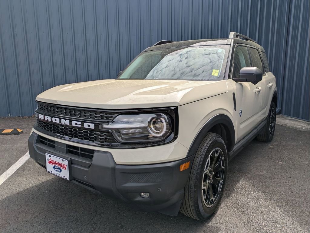 Certified 2025 Ford Bronco Sport Outer Banks w/ Outer Banks Tech Package+ AWD/4WD image 2