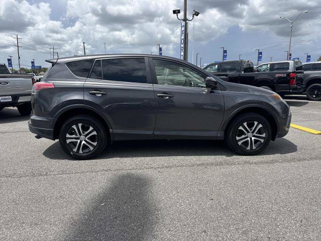 Used 2018 Toyota RAV4 LE FWD image 4