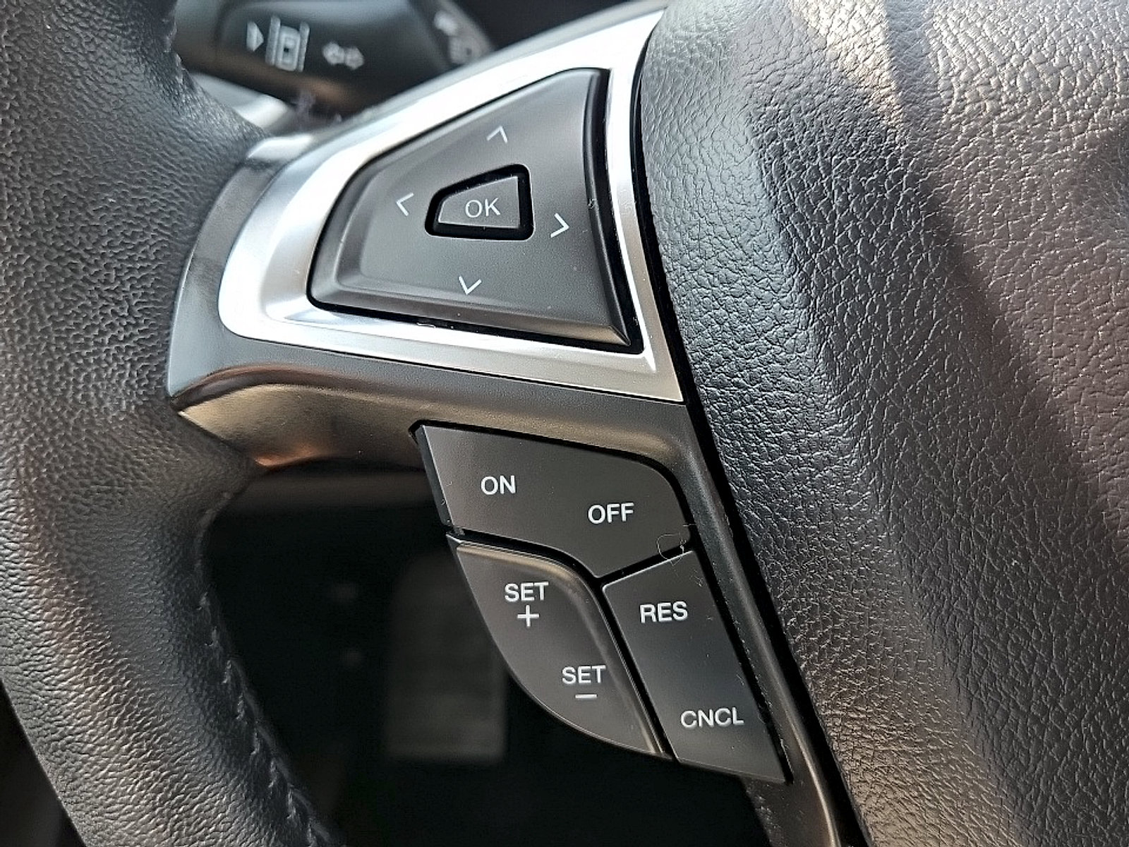 Certified 2024 Ford Edge SEL w/ Convenience Package AWD/4WD image 13