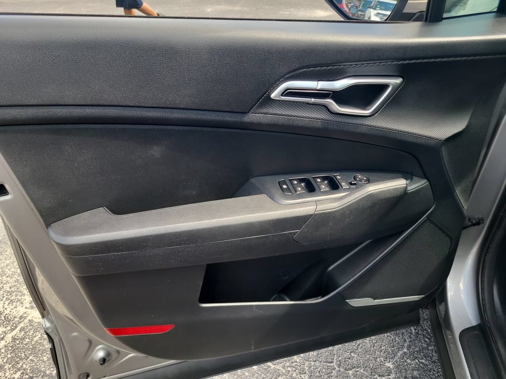 Used 2023 Kia Sportage LX FWD image 12