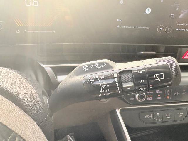 Used 2025 Kia Carnival FWD image 21