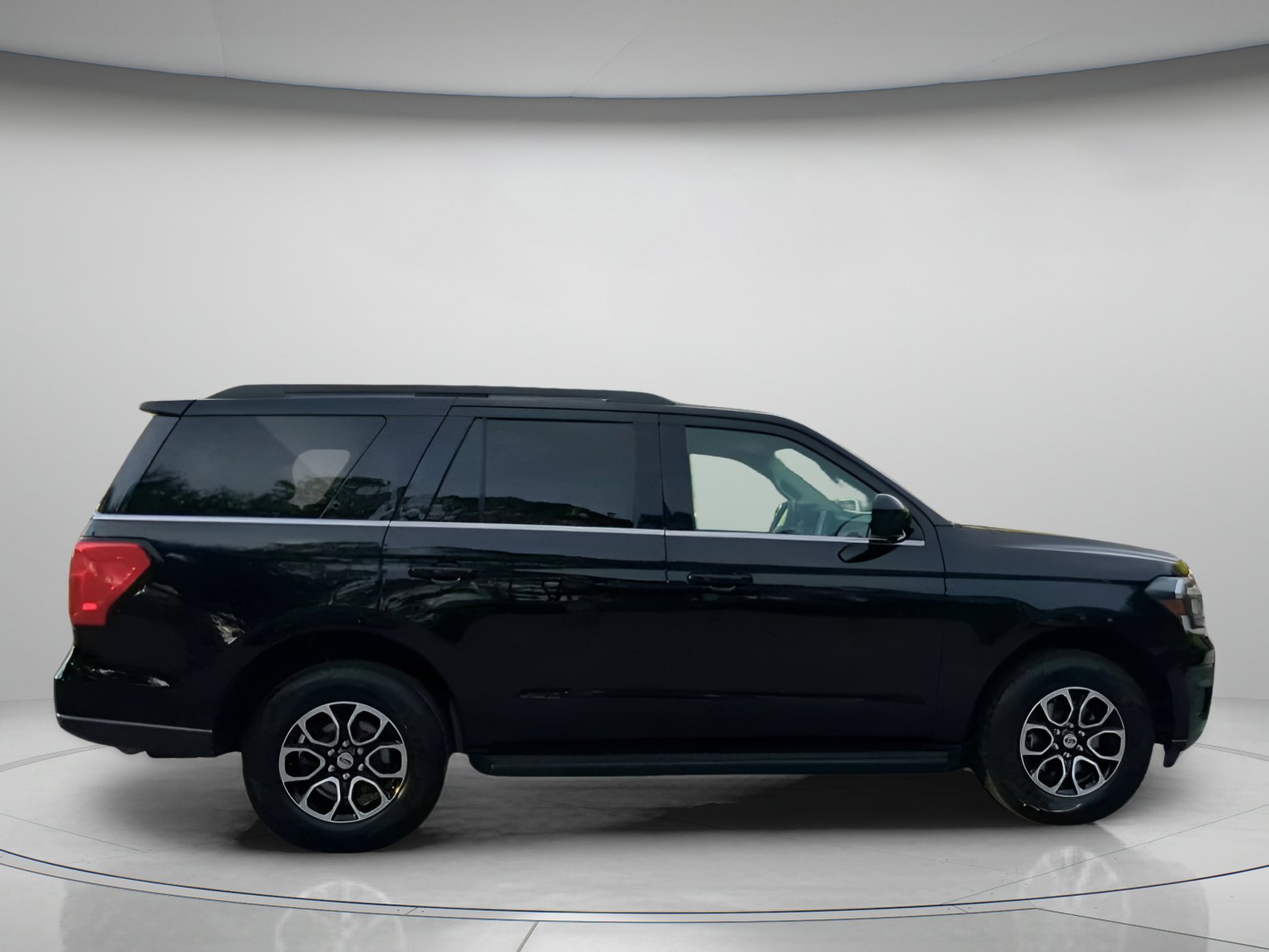 Certified 2024 Ford Expedition XLT RWD image 31
