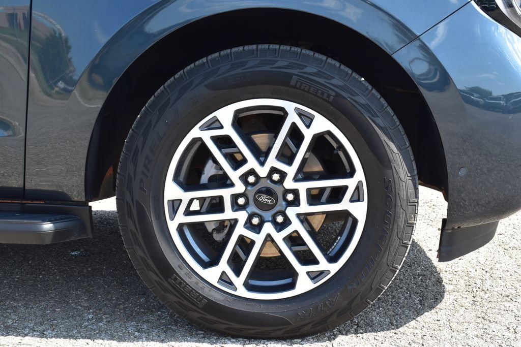 Certified 2025 Ford Expedition Active AWD/4WD image 6