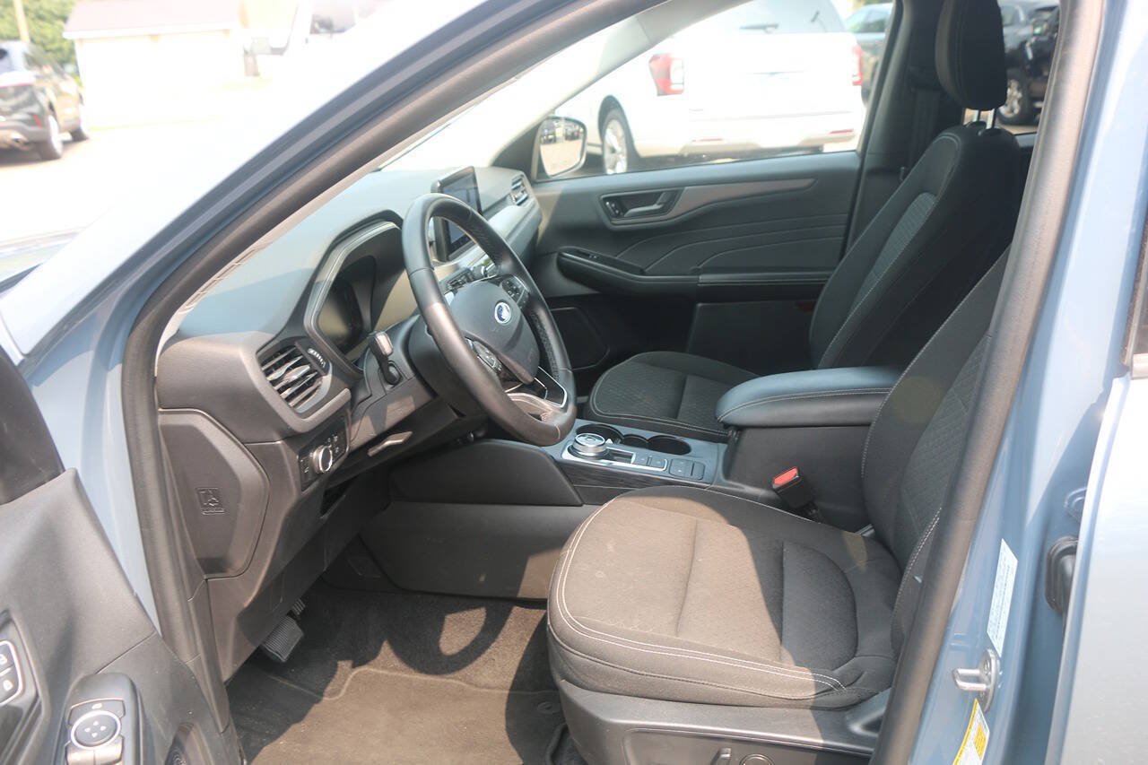Certified 2024 Ford Escape Active AWD/4WD image 28