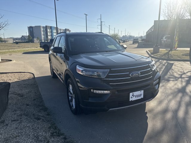 Certified 2022 Ford Explorer XLT w/ Equipment Group 202A AWD/4WD image 2