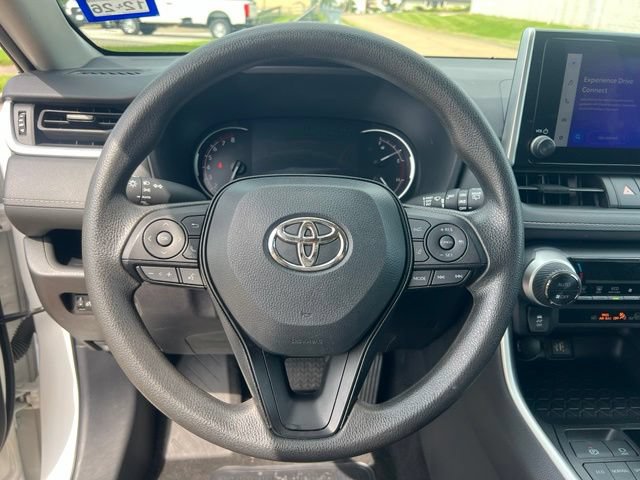 Used 2025 Toyota RAV4 XLE FWD image 18