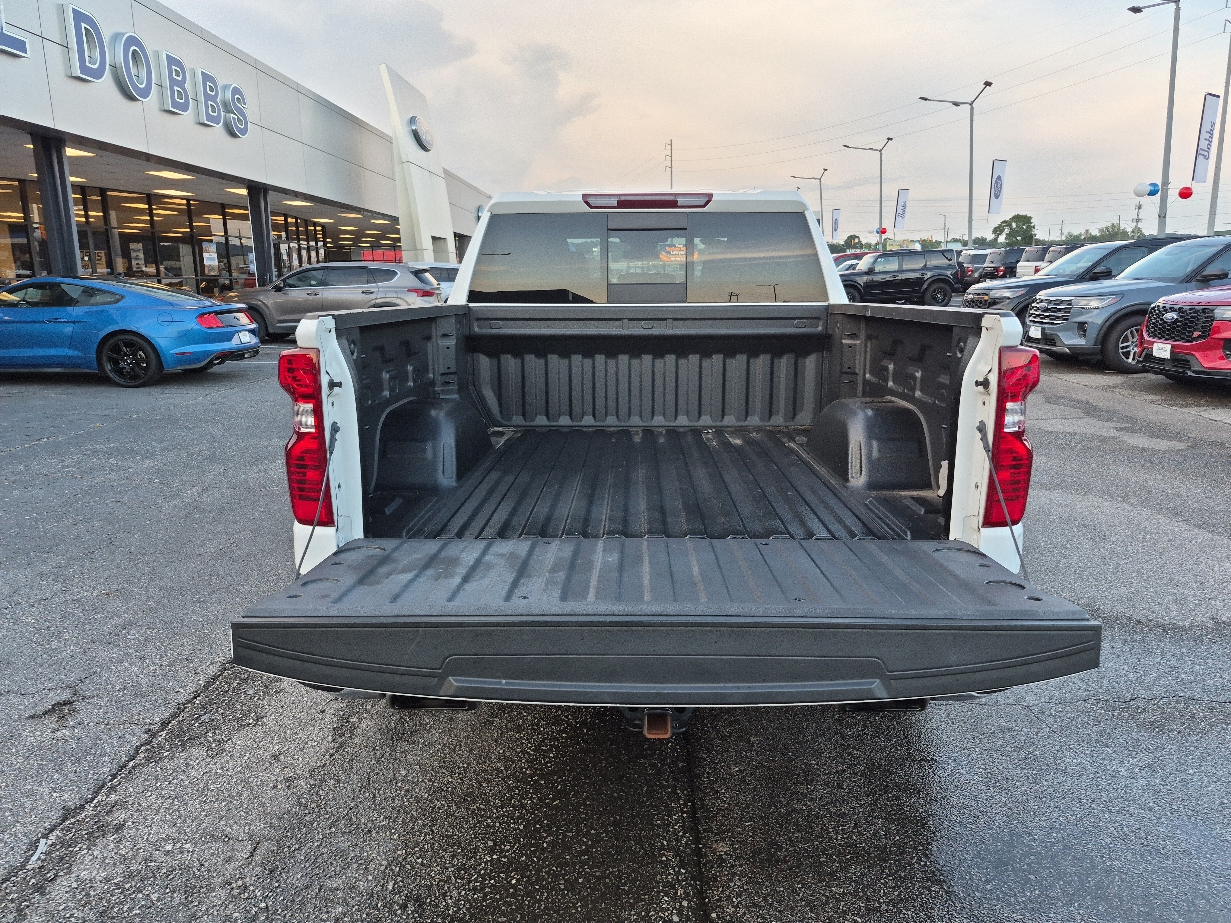 Used 2023 Chevrolet Silverado 1500 LT w/ Z71 Off-Road Package AWD/4WD image 7