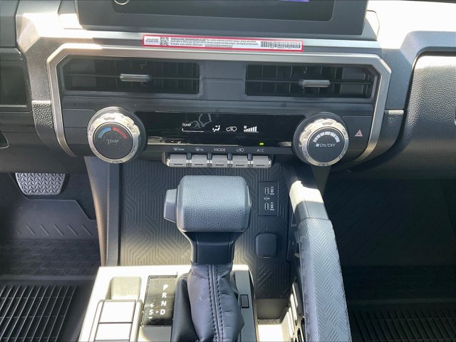 Used 2025 Toyota 4Runner SR5 AWD/4WD image 26