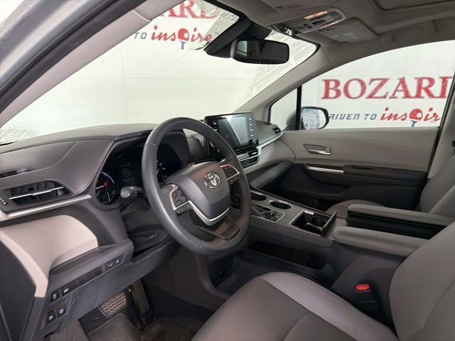 Used 2022 Toyota Sienna XLE image 12