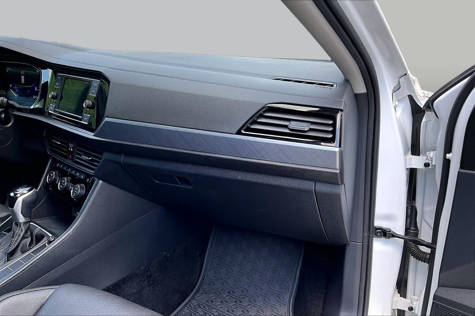 Used 2023 Volkswagen Jetta SE FWD image 19