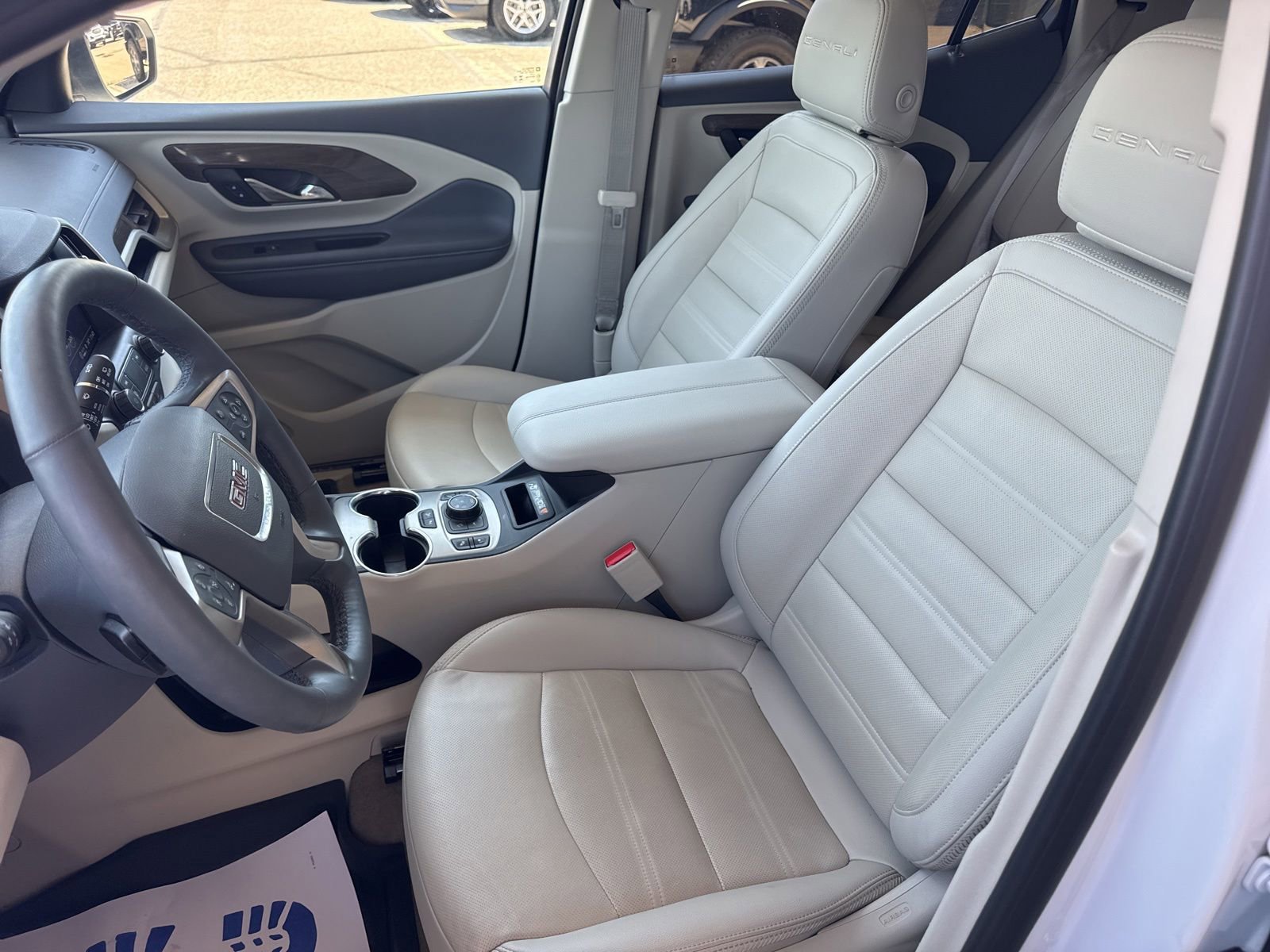 Used 2024 GMC Terrain Denali w/ Denali Premium Package AWD/4WD image 24