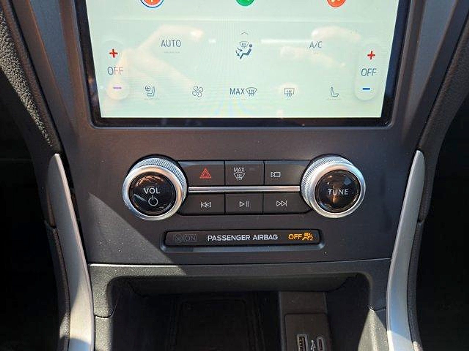 Certified 2024 Ford Edge SEL w/ Convenience Package AWD/4WD image 19