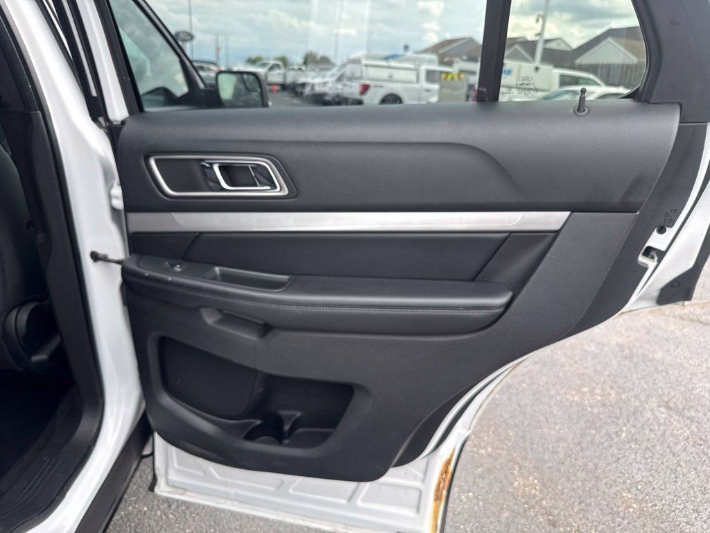 Certified 2017 Ford Explorer XLT FWD image 40