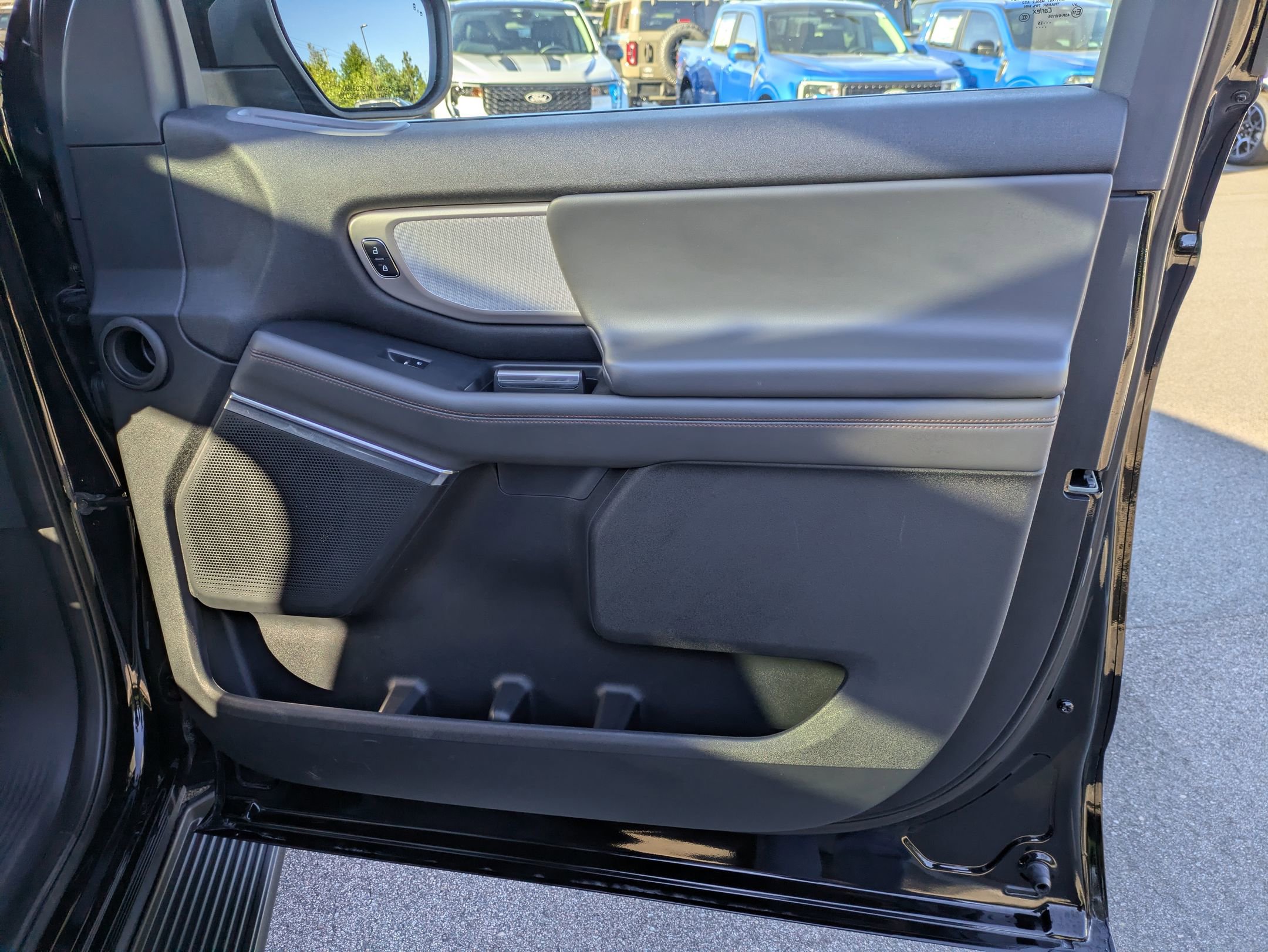 Certified 2025 Ford Expedition Active AWD/4WD image 39