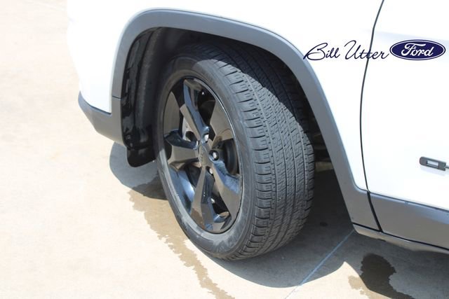Used 2021 Jeep Cherokee Latitude Plus FWD image 8