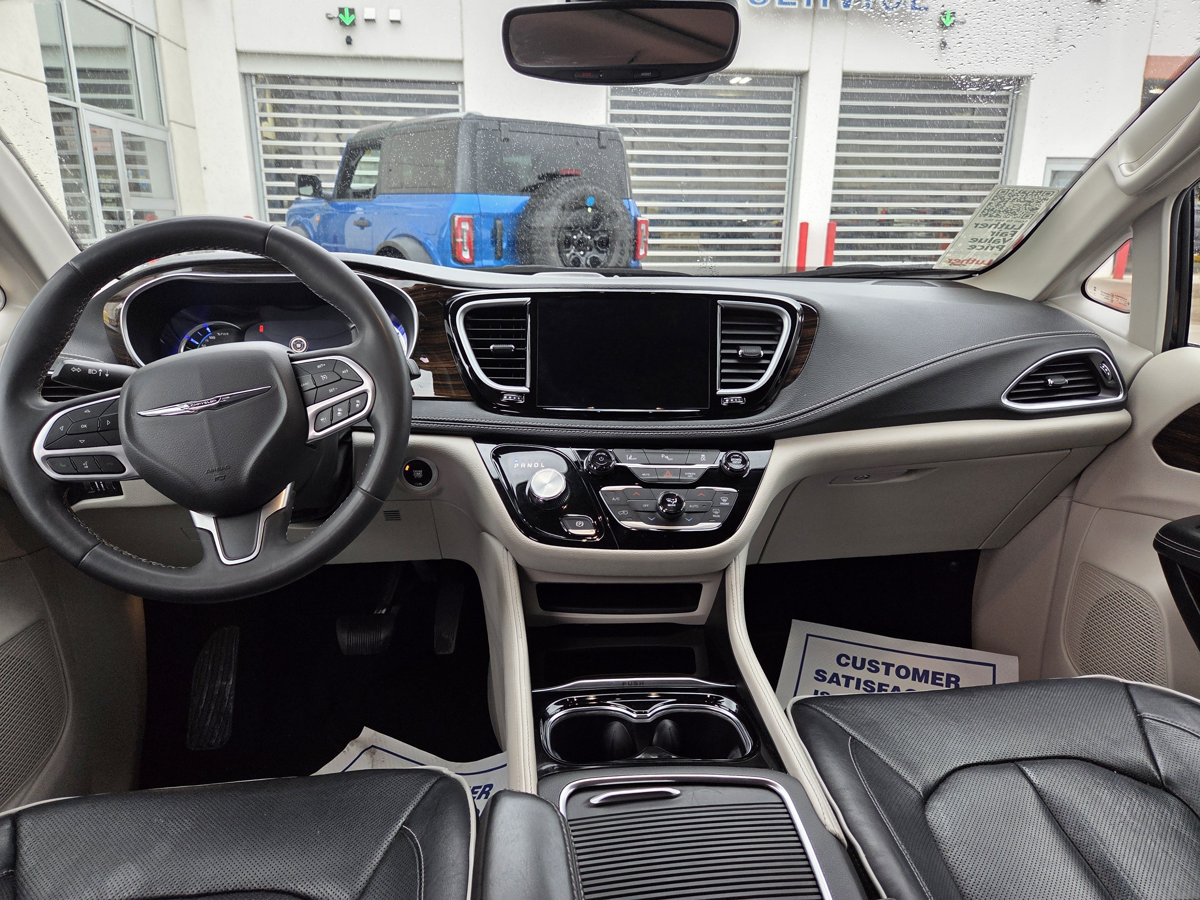 Used 2023 Chrysler Pacifica Limited FWD image 14