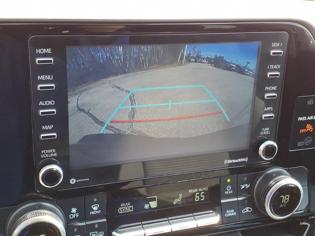 Used 2022 Toyota Highlander L AWD/4WD image 24