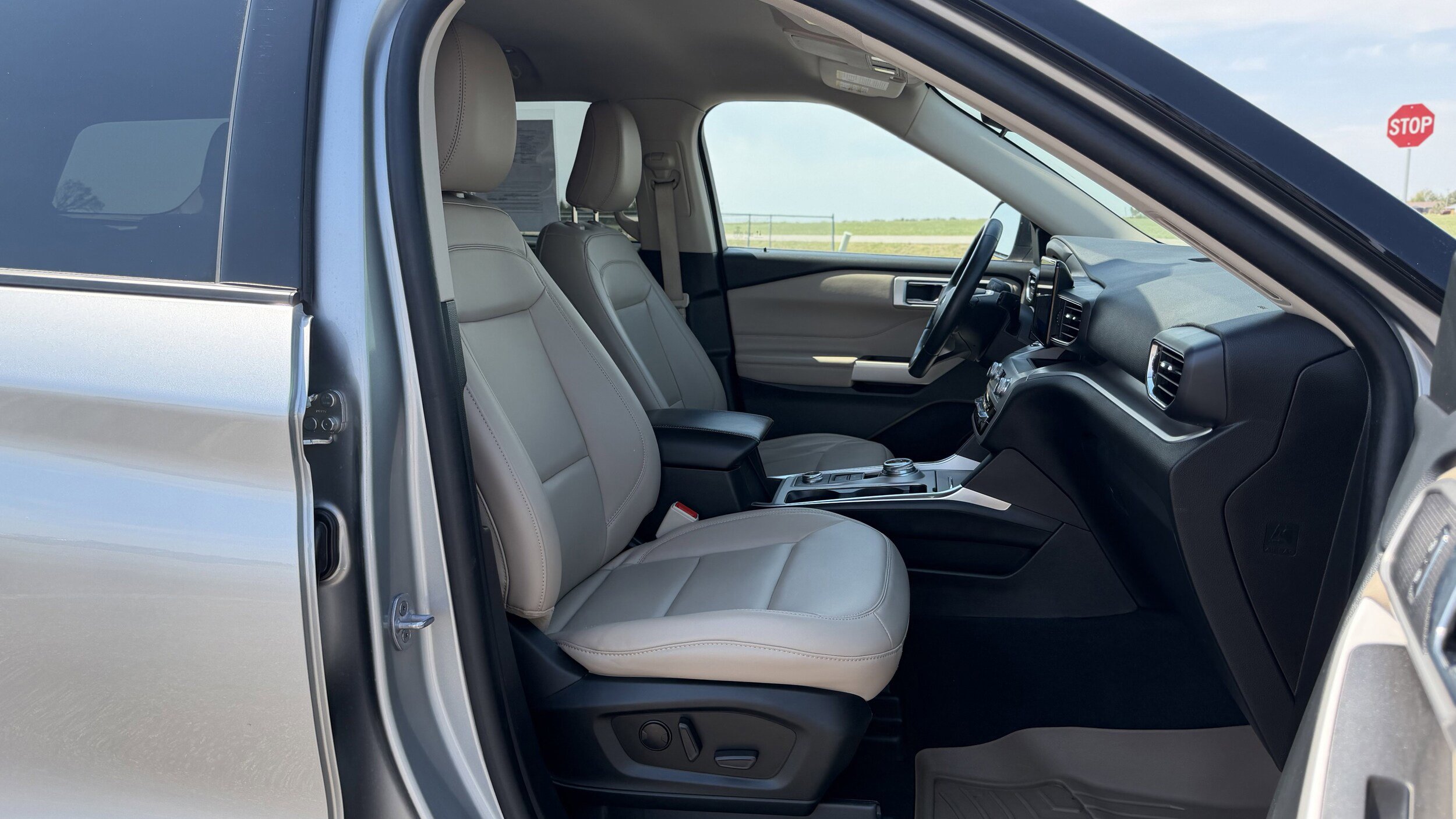 Certified 2023 Ford Explorer XLT w/ Equipment Group 202A AWD/4WD image 18