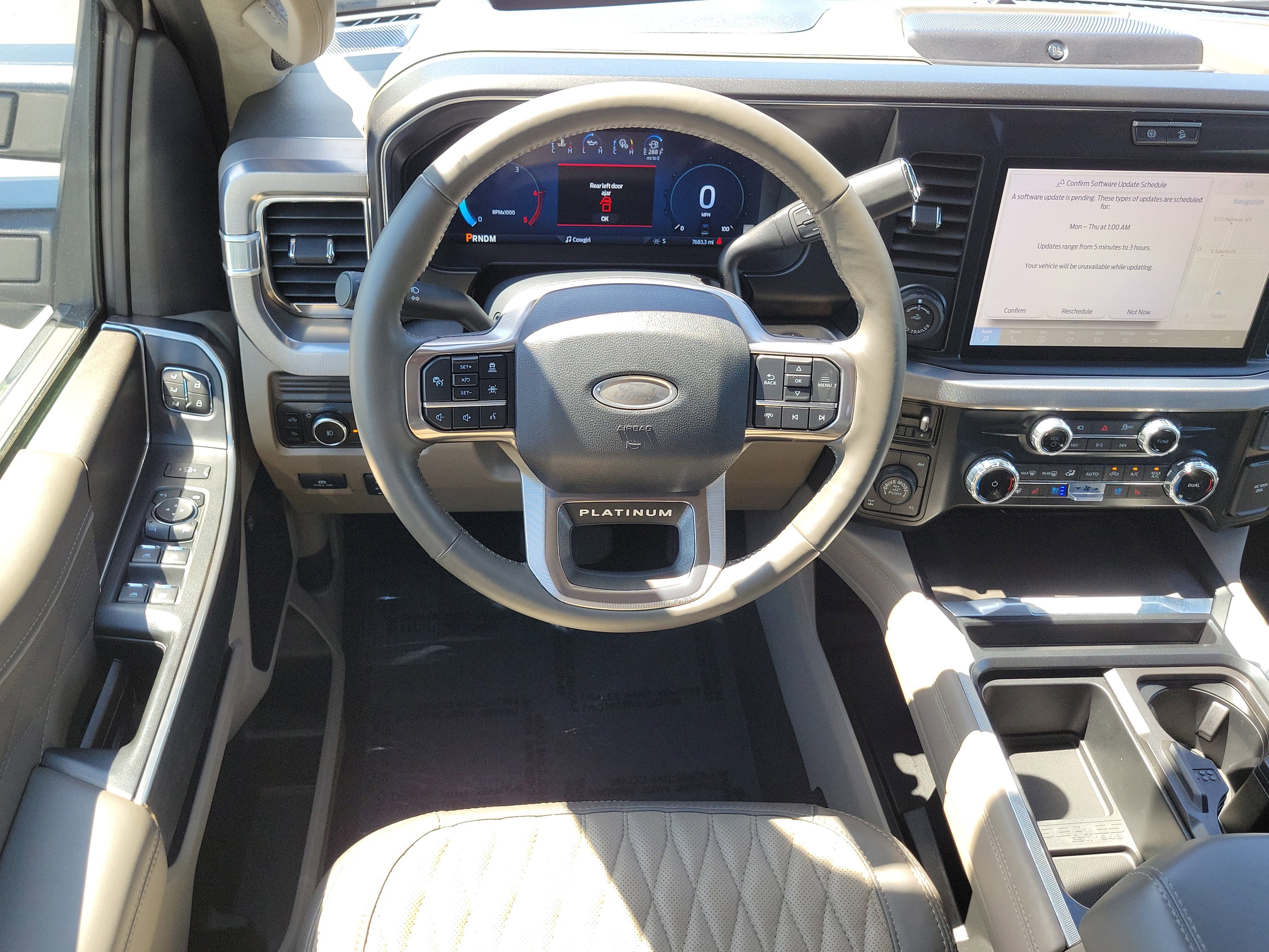 Certified 2025 Ford F250 Platinum w/ Platinum Plus Package AWD/4WD image 17