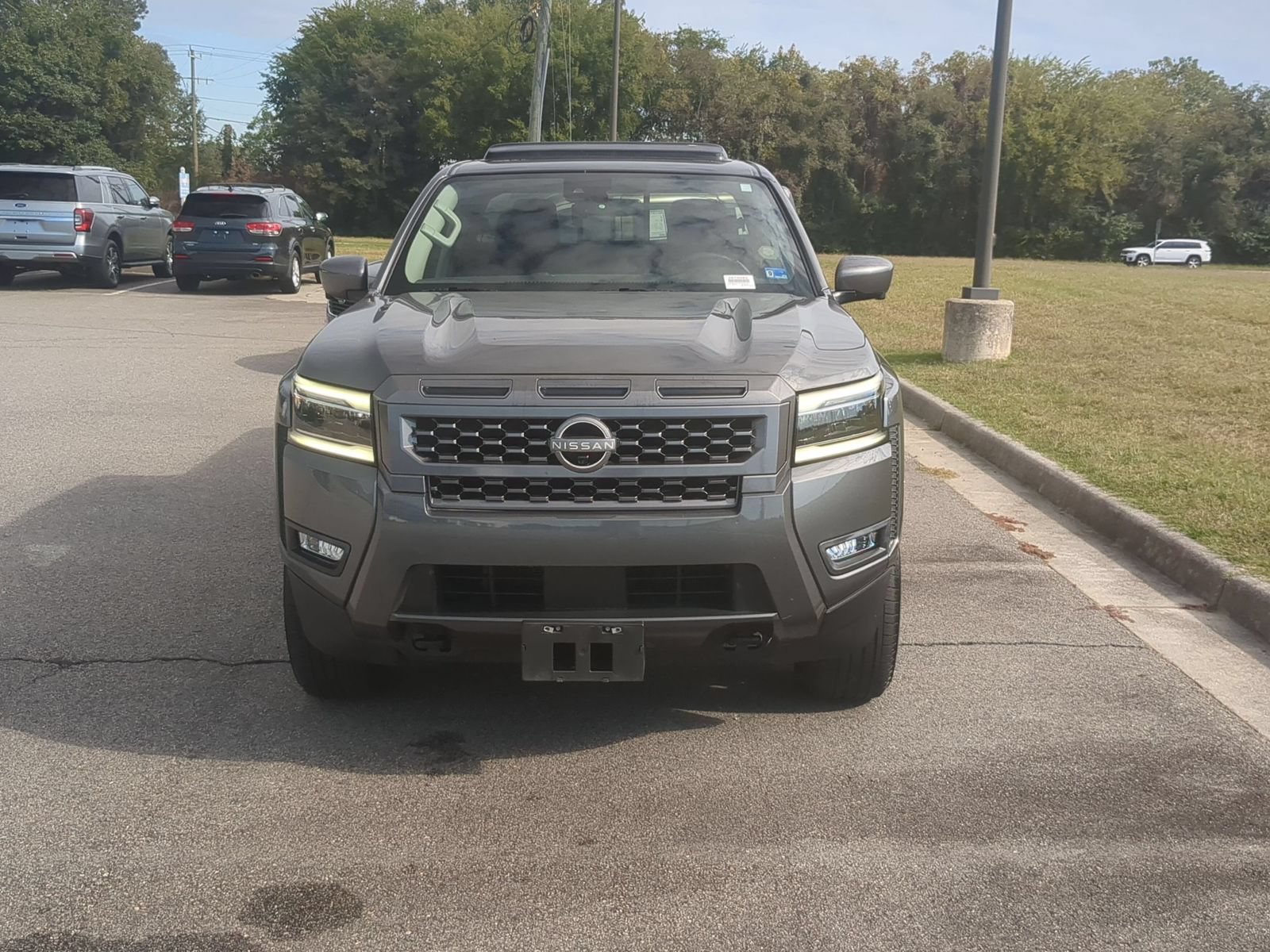 Used 2025 Nissan Frontier SL AWD/4WD image 8