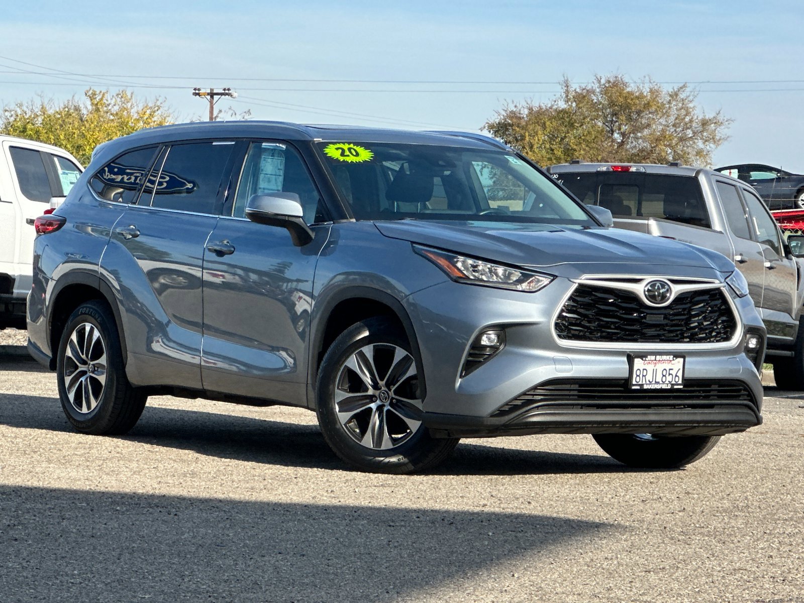 Used 2020 Toyota Highlander XLE image 2