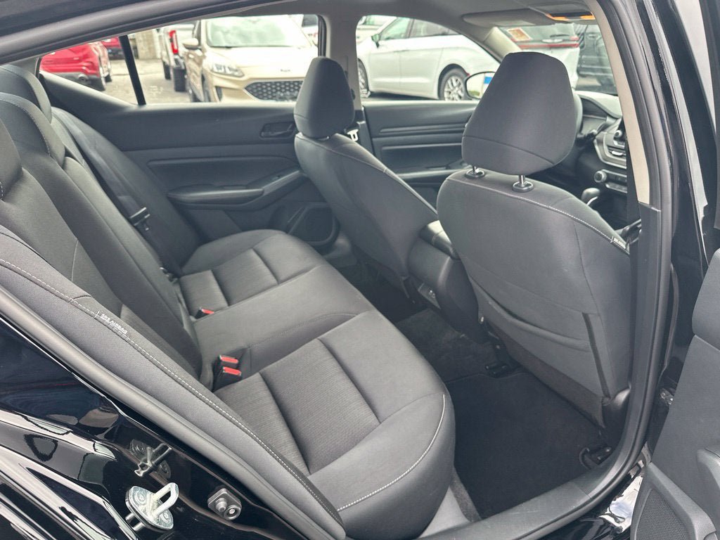 Used 2024 Nissan Altima 2.5 SV FWD image 10