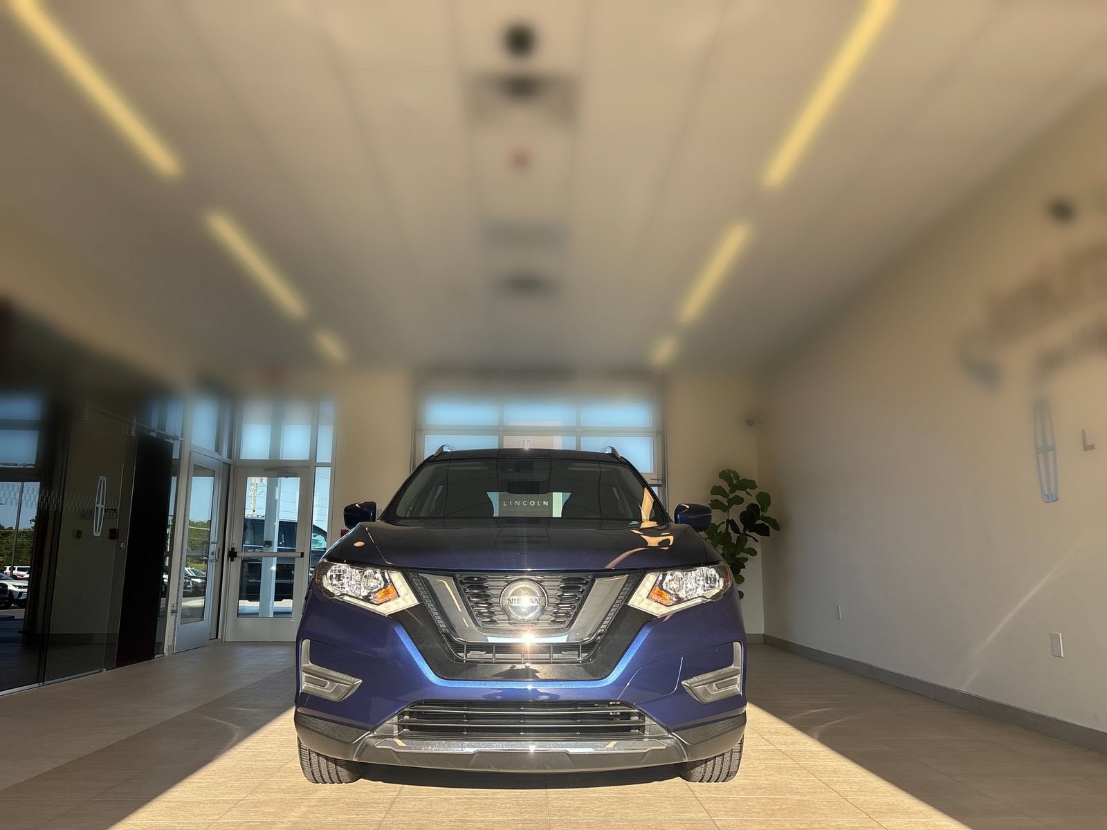 Used 2020 Nissan Rogue SV FWD image 5
