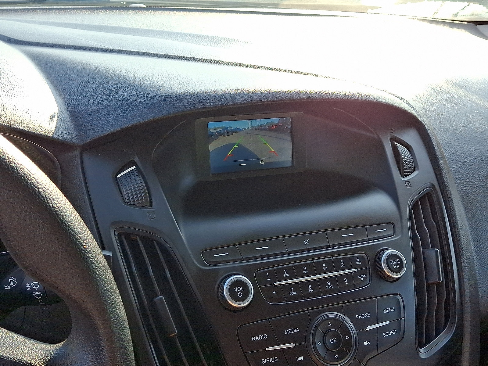 Certified 2018 Ford Focus SE w/ SE Appearance Package image 24