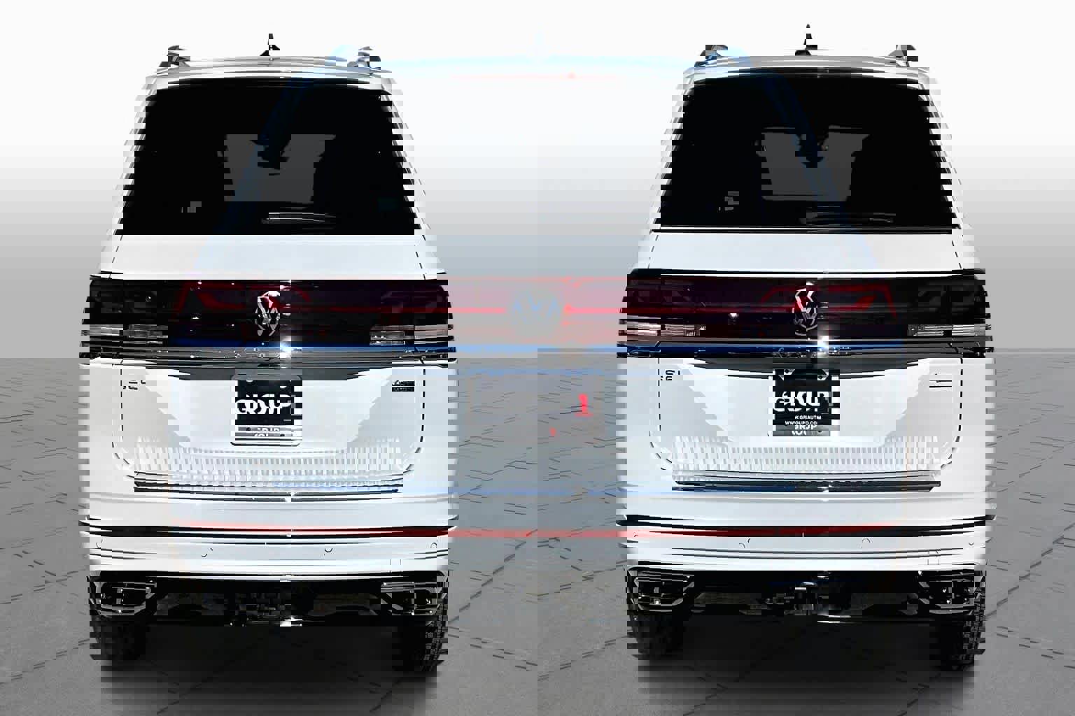 Used 2025 Volkswagen Atlas SEL Premium R-Line image 3