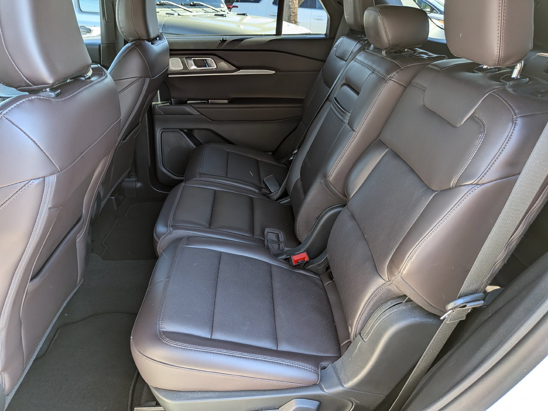 Certified 2025 Ford Explorer Platinum AWD/4WD image 17