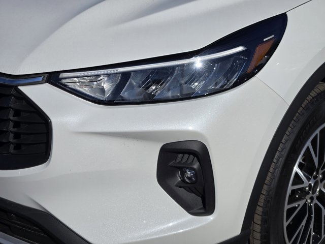 Certified 2025 Ford Escape SE image 9