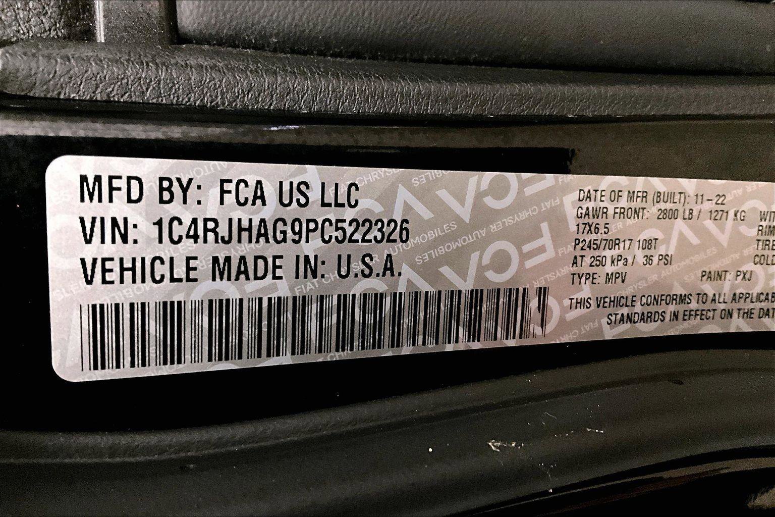 Used 2023 Jeep Grand Cherokee Laredo image 32