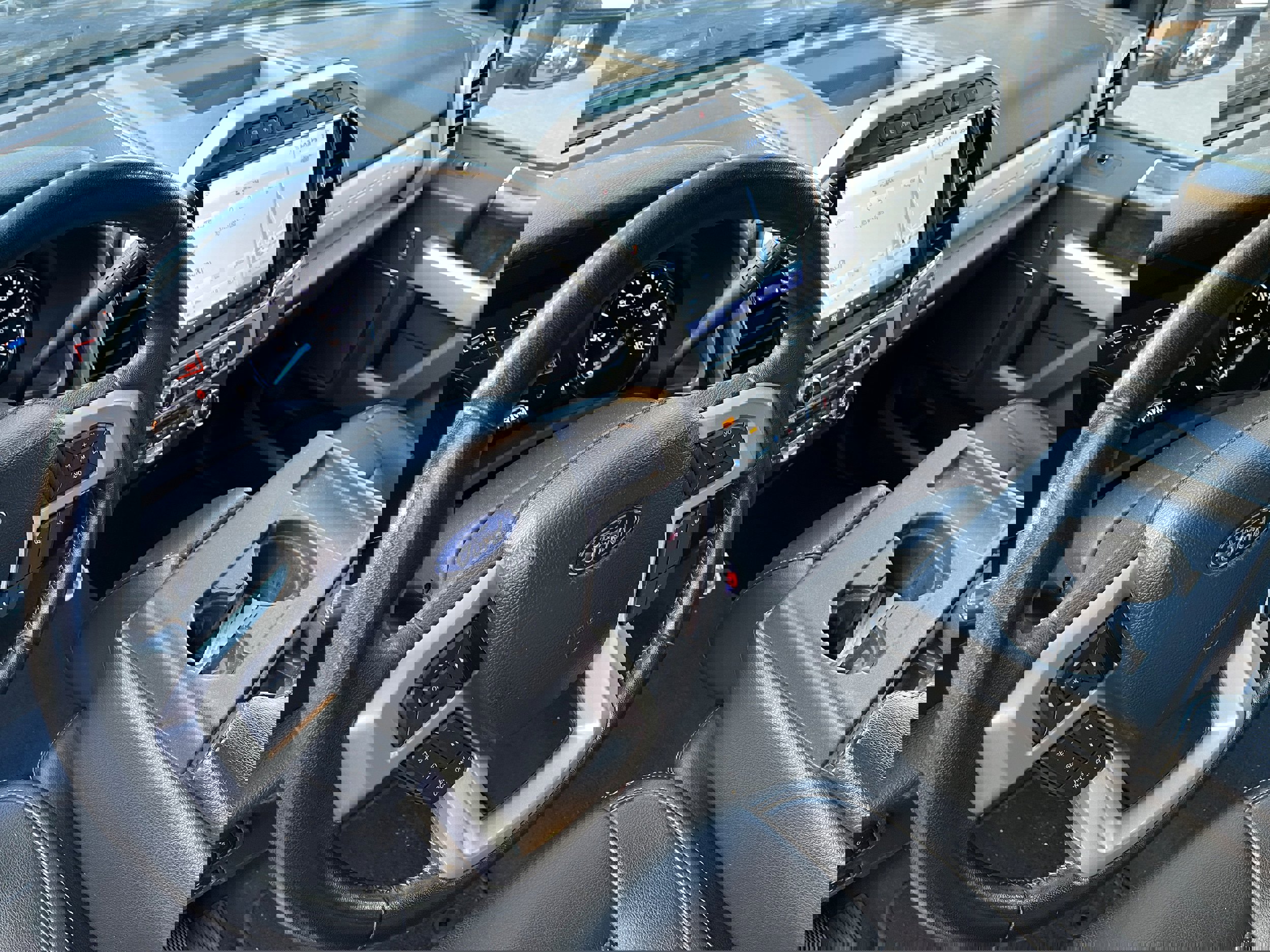 Certified 2022 Ford F250 Lariat w/ Black Appearance Package image 7