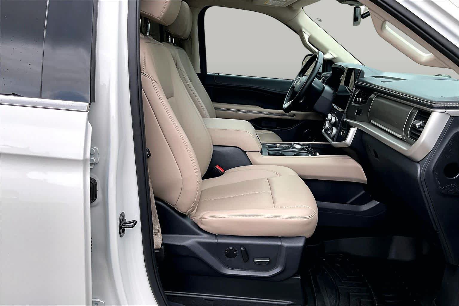 Certified 2024 Ford Expedition XLT RWD image 9