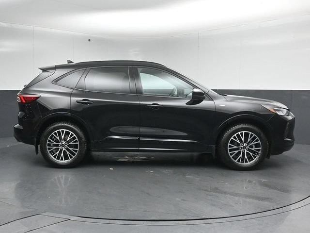 Certified 2024 Ford Escape ST-Line Select w/ Class II Trailer Tow Package AWD/4WD image 5