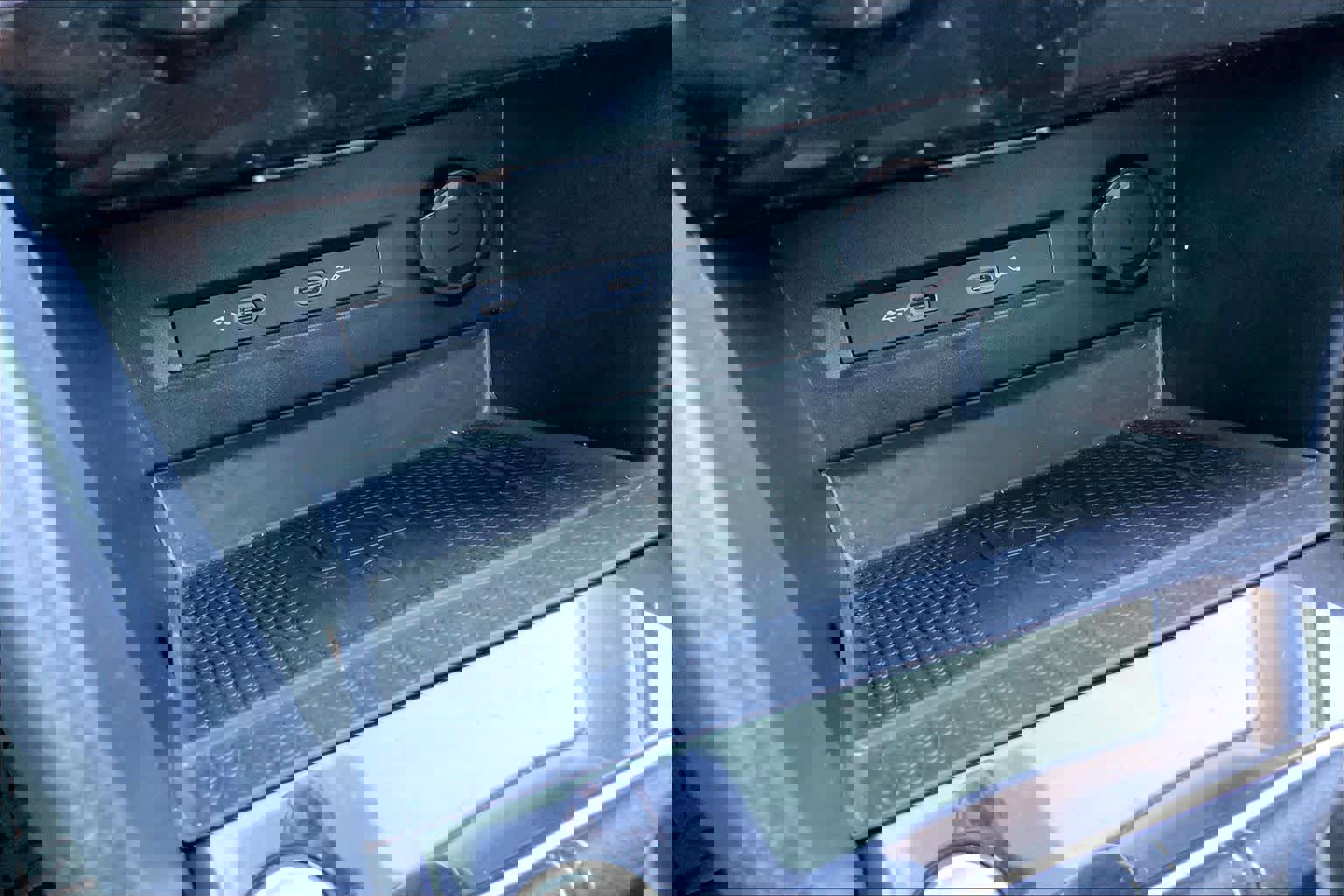 Used 2024 Volkswagen Taos SE w/ Black Wheel Package image 35