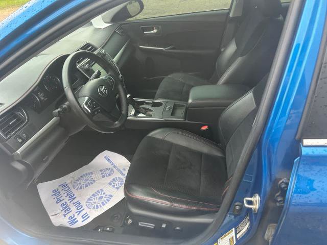 Used 2017 Toyota Camry XSE w/ Moonroof Package FWD image 9