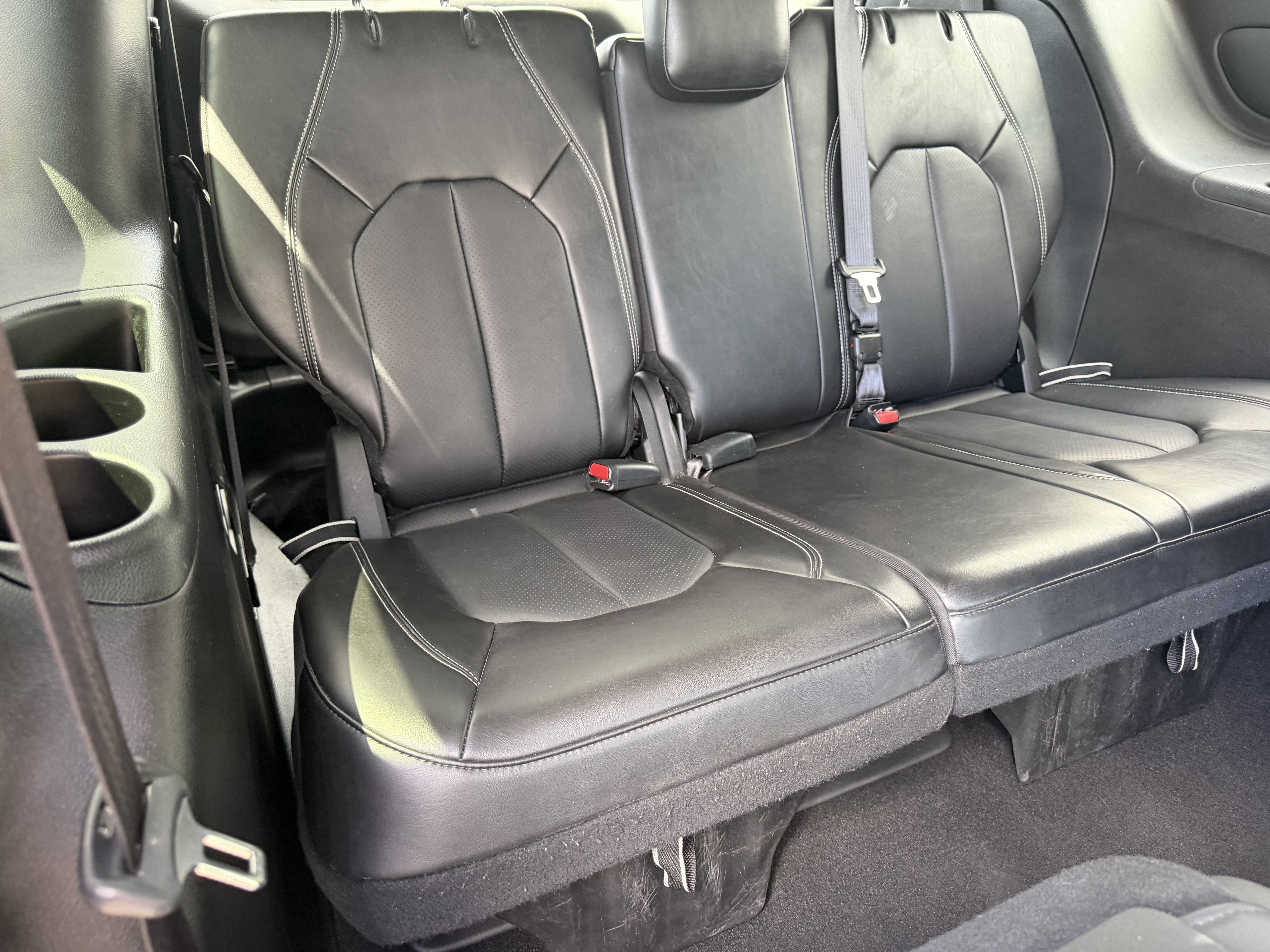 Used 2024 Chrysler Pacifica Limited FWD image 13